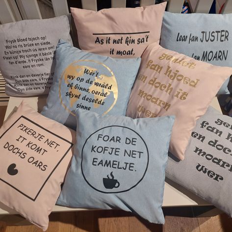 Kussen met Friese tekst