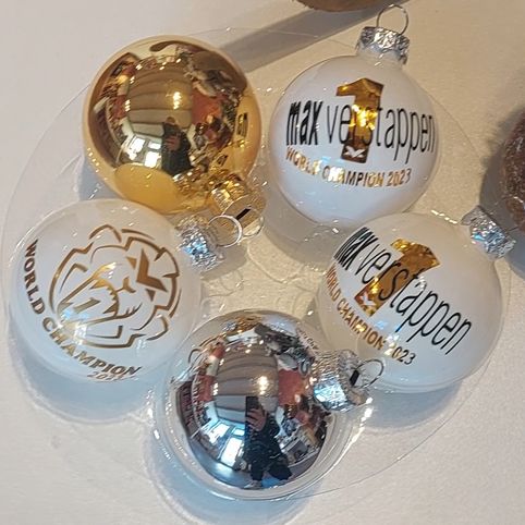 kerstbal max V.