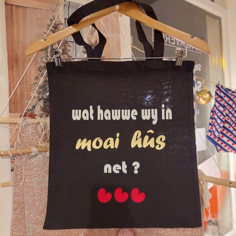 Tas met diverse Fryske teksten